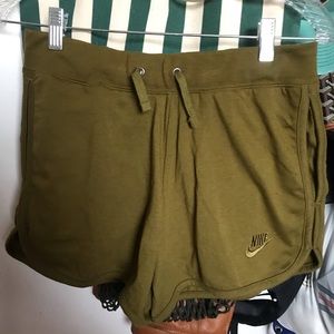Nike standard fit shorts